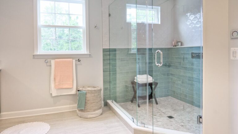 Mamparas de baño de cristal y aluminio en Cambrils